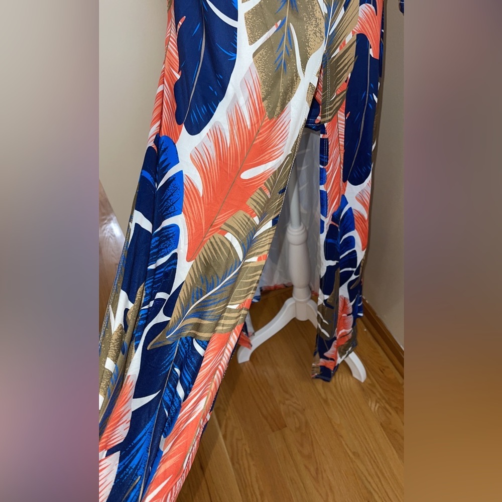 Women’s Beach Casual Dress Size Medium Floral Leaves Vibrant Color 2 Front Slits - Picture 7 of 8